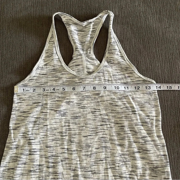 Lululemon Salute the Sun Singlet II - Size 4 - Picture 6 of 6